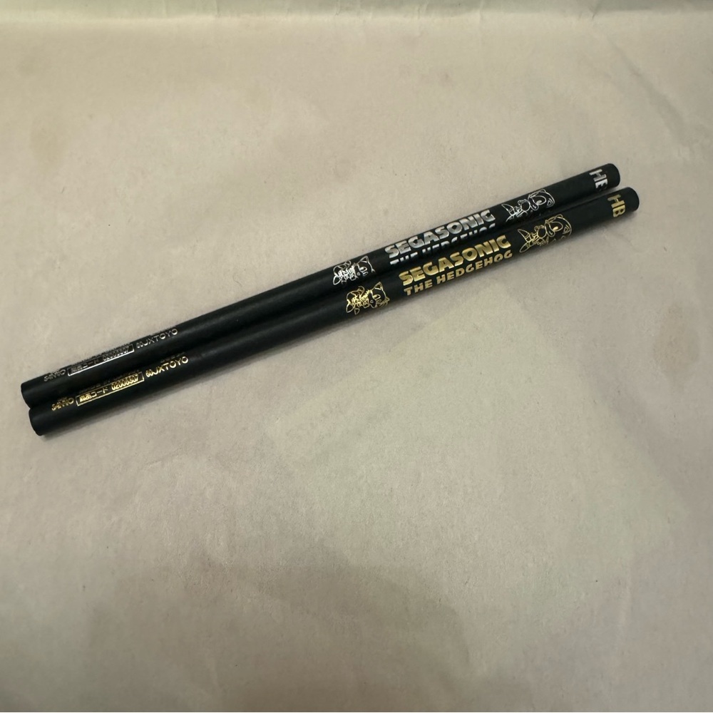 2 x Sanrio sega sonic the hedgehog pencil
